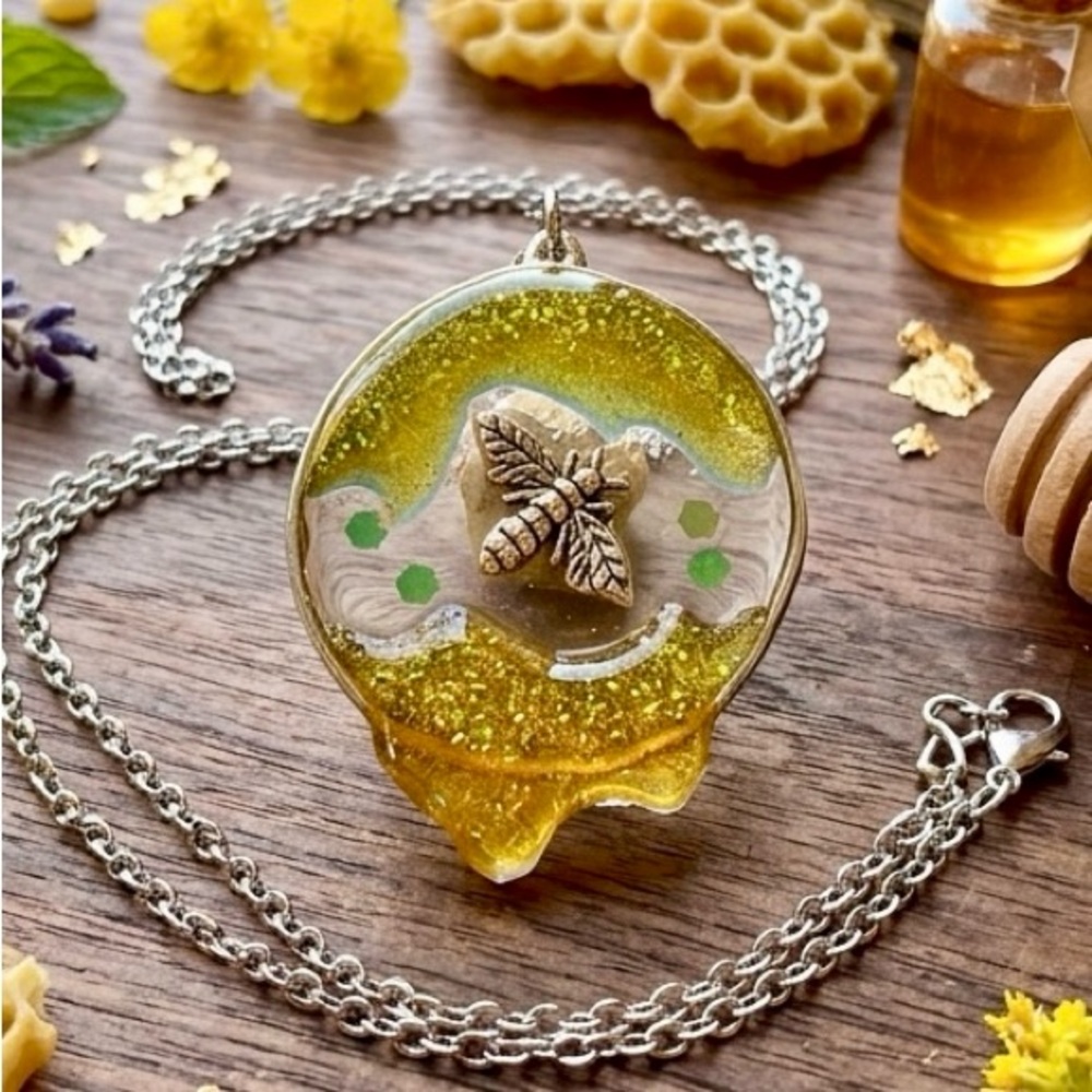 Gold Bee Resin Pendant Necklace – Honey-Tone Statement